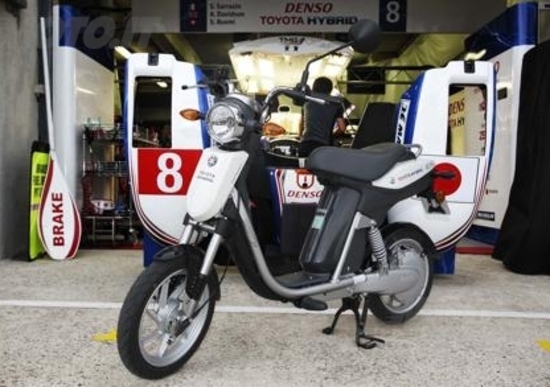 Yamaha EC-03: lo scooter di Toyota Racing Yamaha EC-03: lo scooter di Toyota Racing