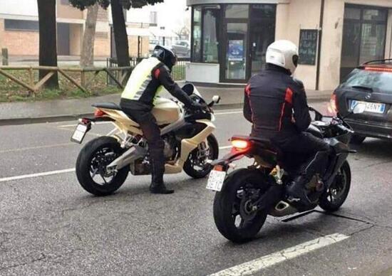 Aprilia RS 660: foto spia su strada Aprilia RS 660: foto spia su strada