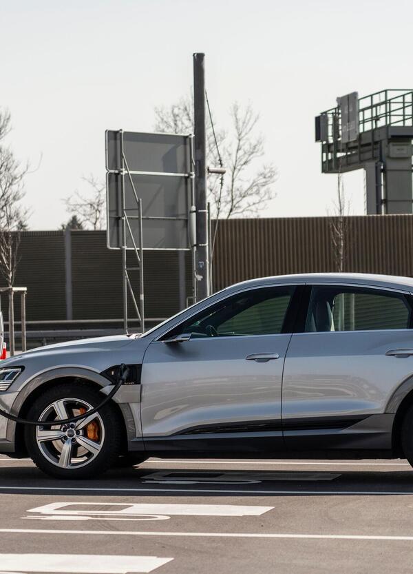 Audi, Ricarica delle batterie nelle nuove e-tron: non sono solo quei 30 minuti per 330 Km