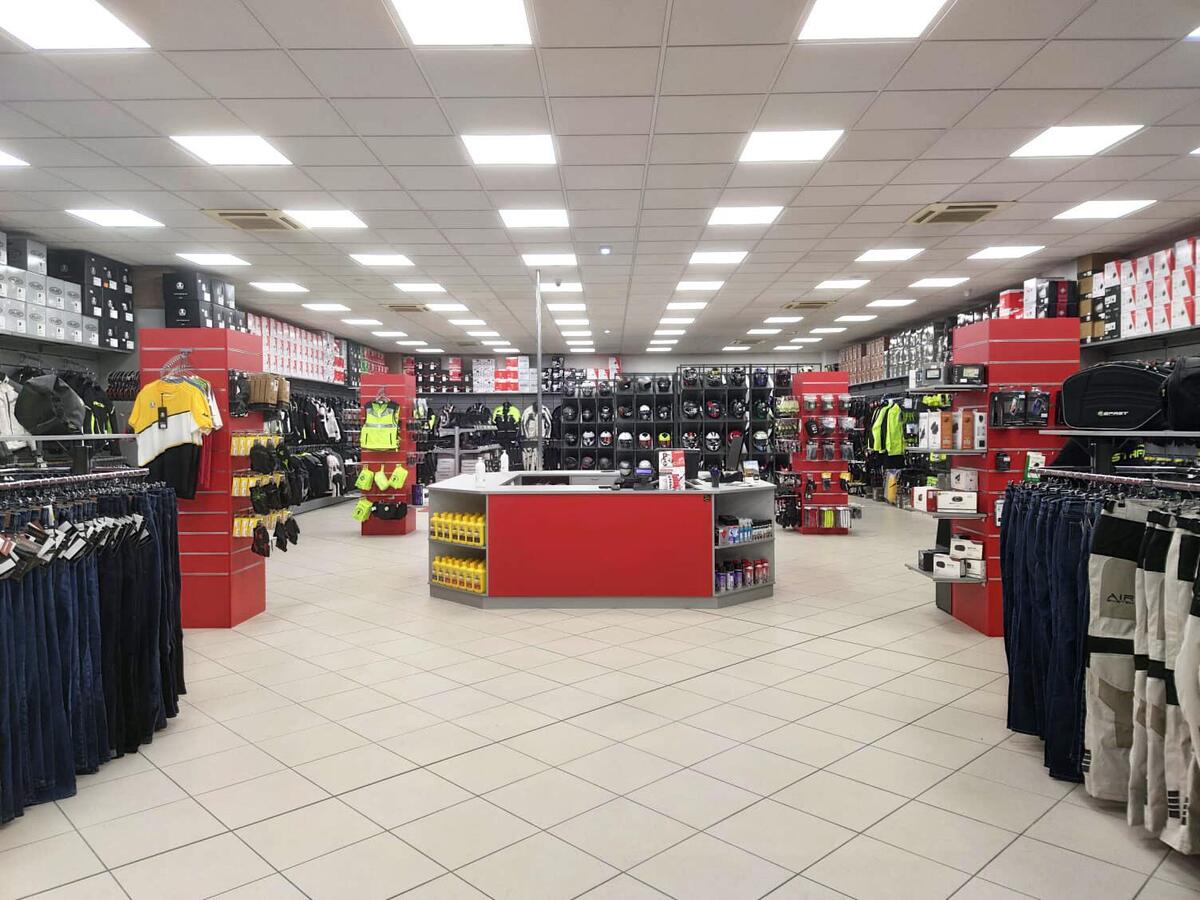 A Reggio Emilia il 16esimo negozio Motoabbigliamento.it Accessori