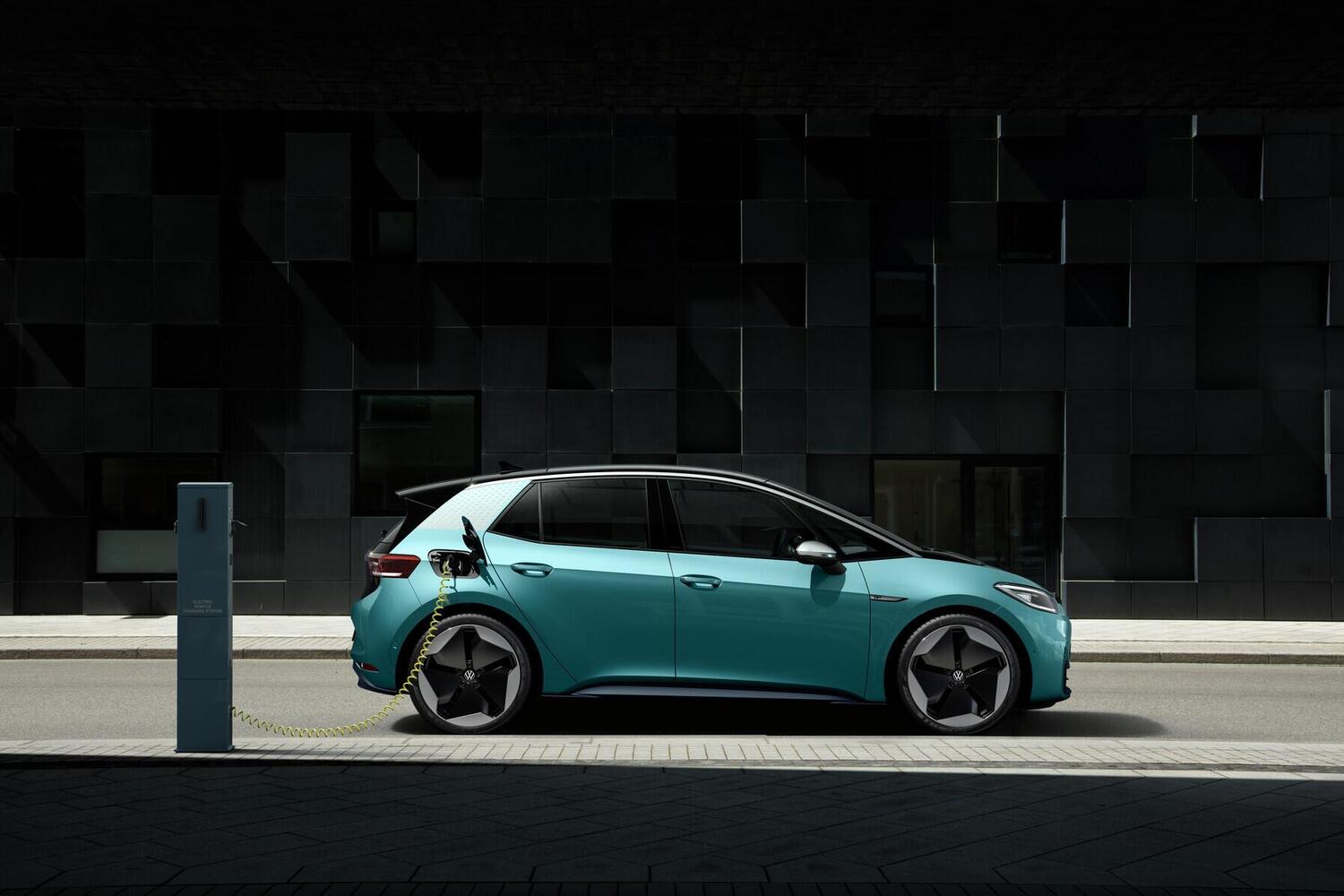 Lelettrica Volkswagen ID.3 in fase di ricarica
