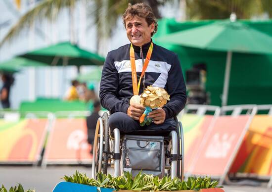 Alex Zanardi: «condizioni stabili, quadro neurologico grave» dopo la seconda operazione al cervello Alex Zanardi: «condizioni stabili, quadro neurologico grave» dopo la seconda operazione al cervello