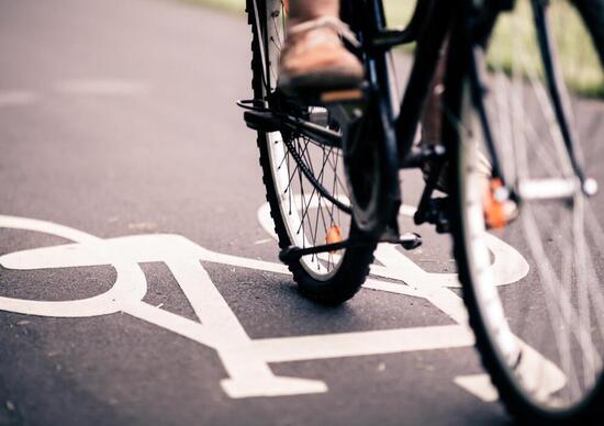 Ciclabili aperte alle moto elettriche: la proposta di Genova spacca il Paese Ciclabili aperte alle moto elettriche: la proposta di Genova spacca il Paese