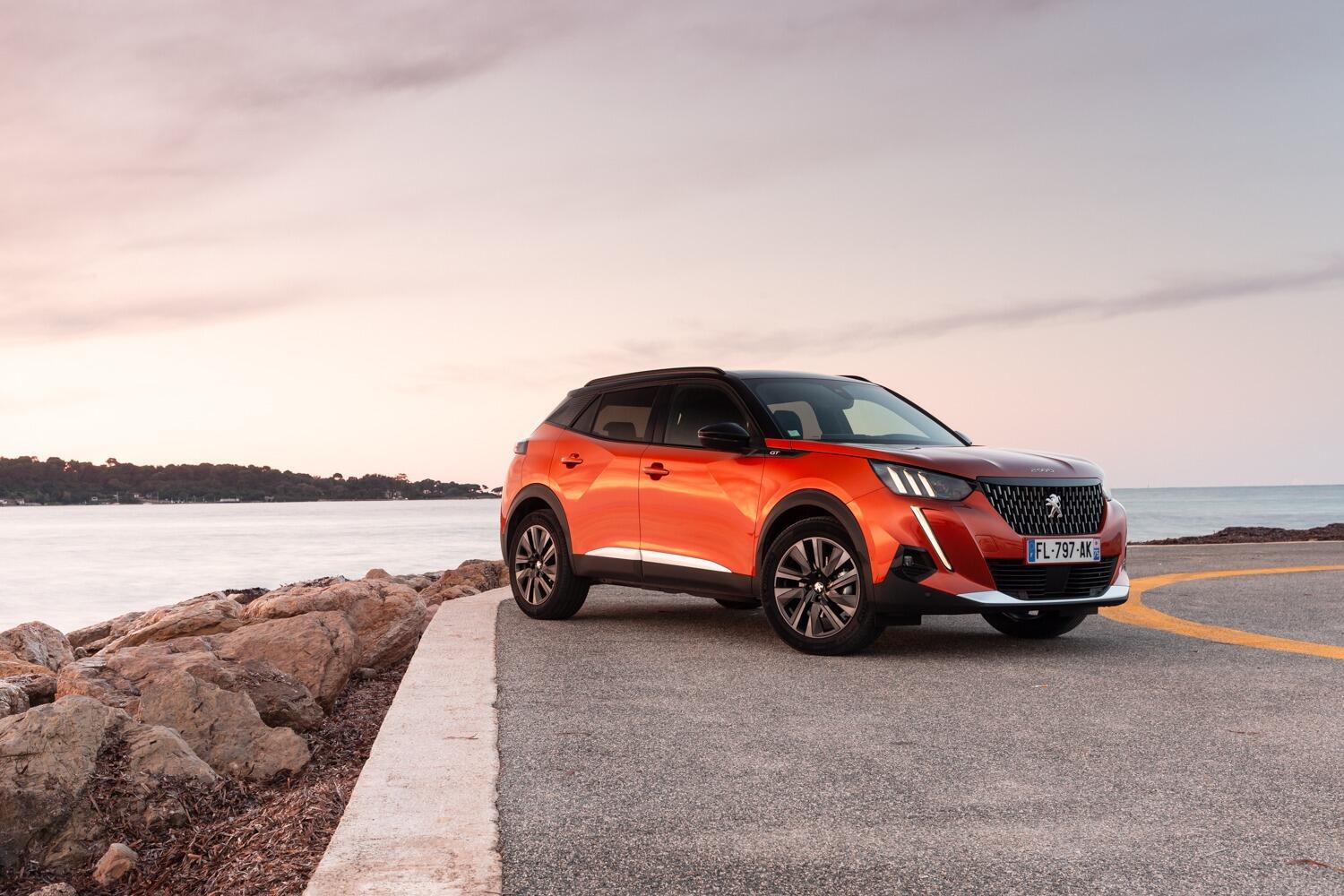 Peugeot 2008 Orange Fusion: tinta anni '60