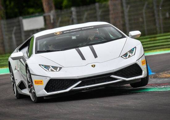 Lamborghini: Stoner e Dovizioso ospiti dell'Accademia a Imola Lamborghini: Stoner e Dovizioso ospiti dell'Accademia a Imola