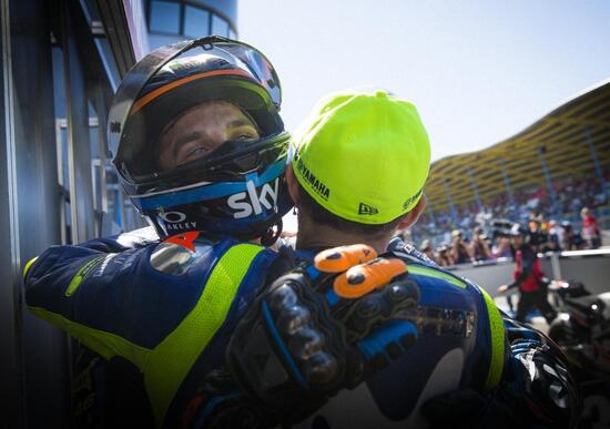 MotoGP 2020. GP di Andalusia, Valentino Rossi intervista Luca Marini... E viceversa! MotoGP 2020. GP di Andalusia, Valentino Rossi intervista Luca Marini... E viceversa!