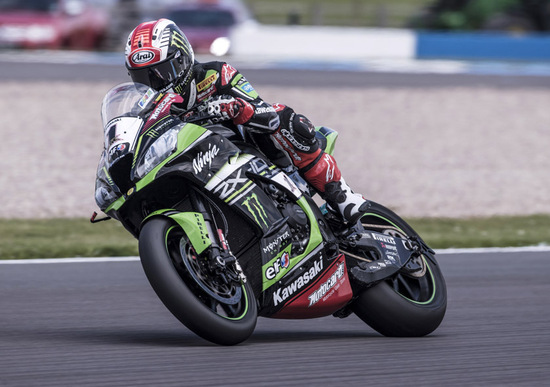 SBK 2016. Sykes ancora primo nelle cronometrate di Donington SBK 2016. Sykes ancora primo nelle cronometrate di Donington