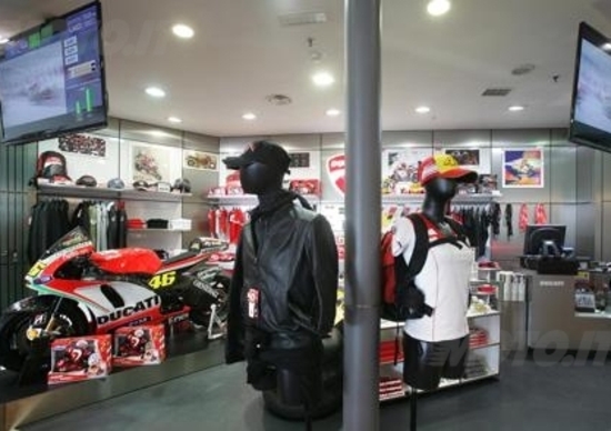 Nuovo Ducati Shop all'aereoporto Marco Polo di Venezia Nuovo Ducati Shop all'aereoporto Marco Polo di Venezia