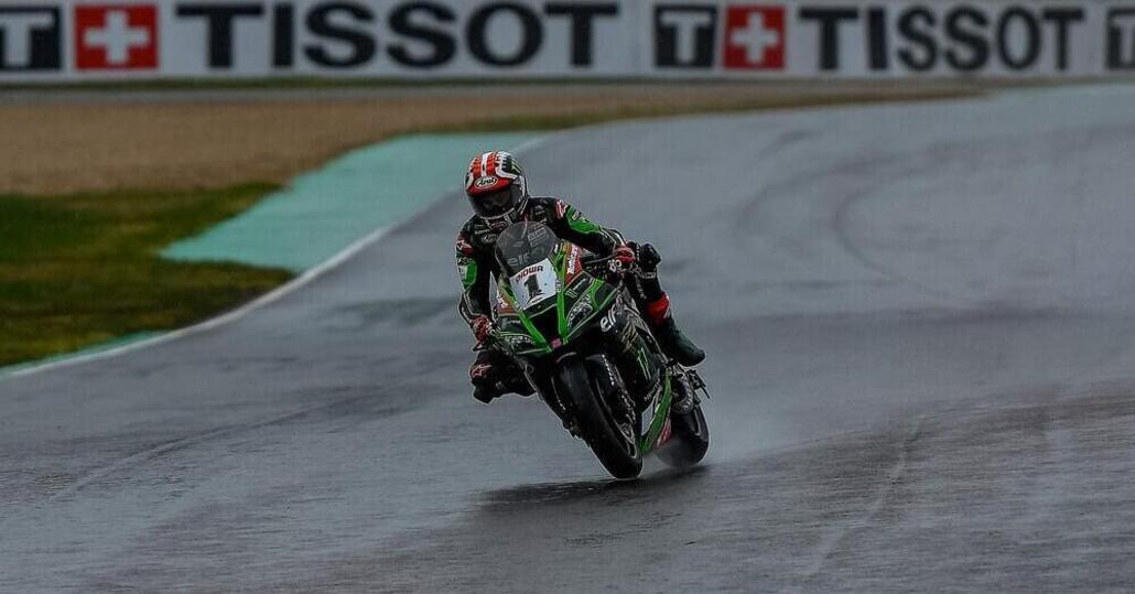 Superbike Magny Cours, FP1: Rea il più veloce sotto la pioggia