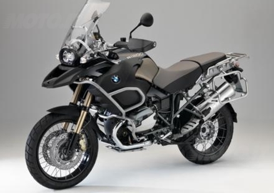 BMW: edizione 90° per R1200GS Adventure, R1200R ed R1200RT, e un nuovo concept per il 2013! BMW: edizione 90° per R1200GS Adventure, R1200R ed R1200RT, e un nuovo concept per il 2013!