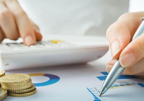 Tasse, metà degli italiani non dichiara reddito: “L’Italia è sostenuta dal 13% dei contribuenti” Tasse, metà degli italiani non dichiara reddito: “L’Italia è sostenuta dal 13% dei contribuenti”