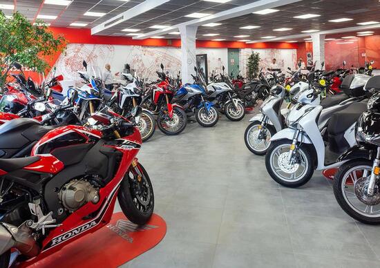 Nuovo Dpcm. Aperti concessionari, negozi di accessori e abbigliamento tecnico Nuovo Dpcm. Aperti concessionari, negozi di accessori e abbigliamento tecnico
