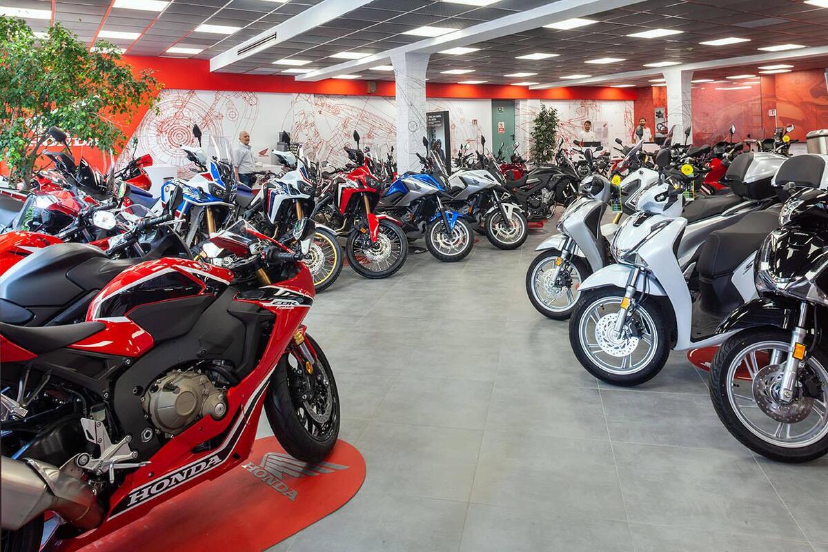 Nuovo Dpcm. Aperti concessionari, negozi di accessori e abbigliamento