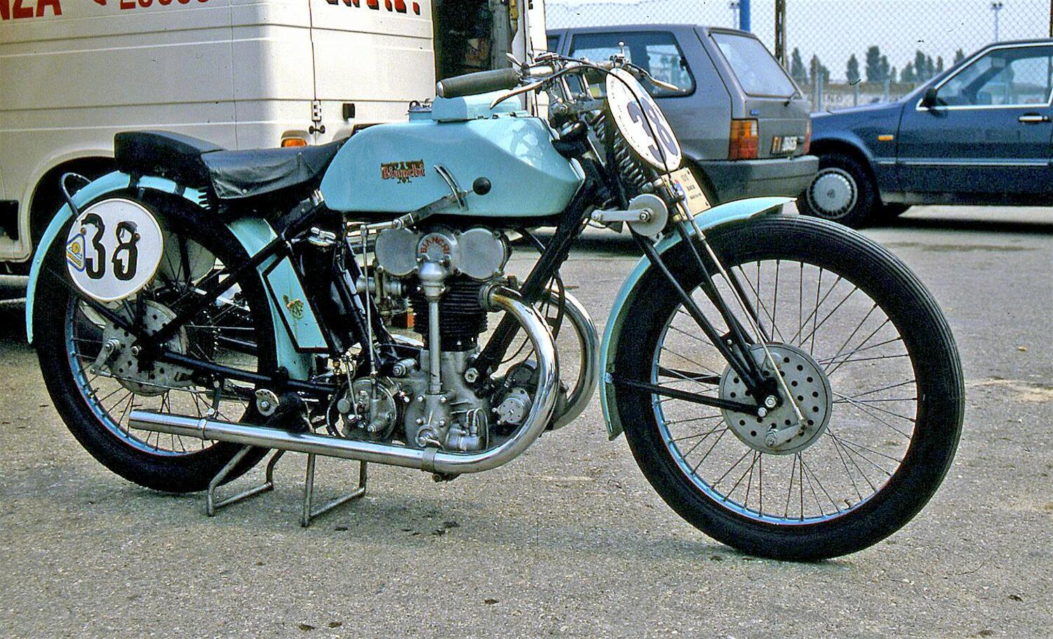 Moto o auto? Su due fronti!