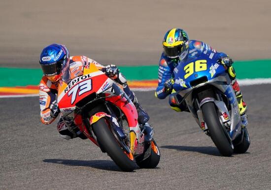 MotoGP. I fratelli Marquez si complimentano con Mir MotoGP. I fratelli Marquez si complimentano con Mir