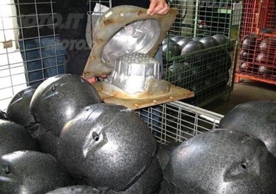 Il casco ha una scadenza? E le omologazioni? Il casco ha una scadenza? E le omologazioni?