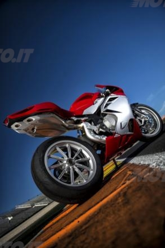 MV Agusta sceglie i nuovi pneumatici Pirelli Supercorsa SP per la F4 2013 MV Agusta sceglie i nuovi pneumatici Pirelli Supercorsa SP per la F4 2013