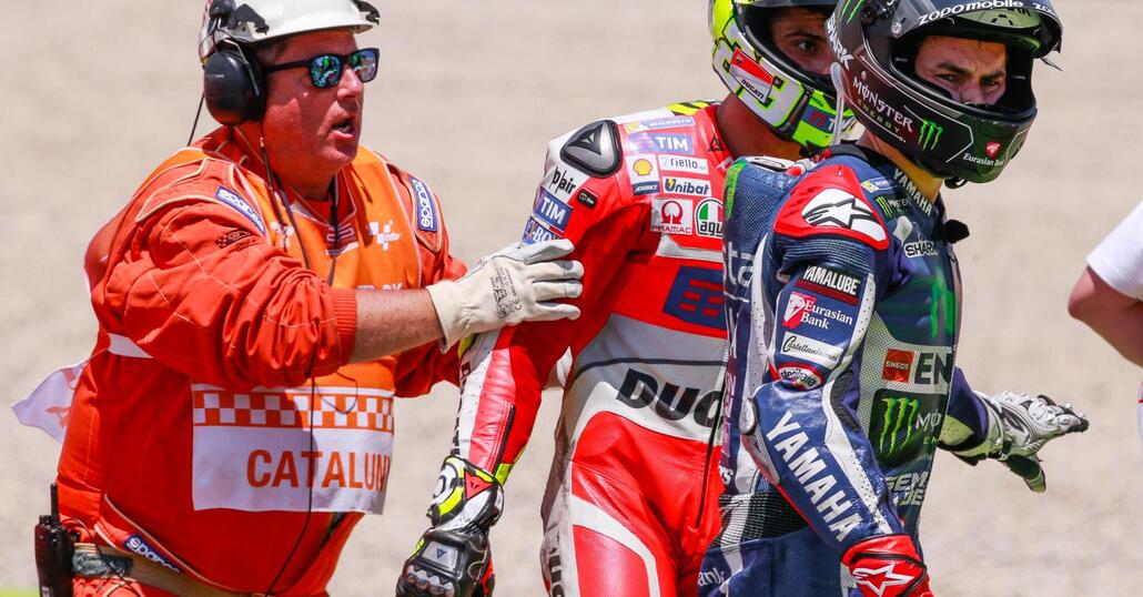 MotoGP 2016. Lorenzo: Sbaglia e non chiede scusa. Iannone: Era troppo lento
