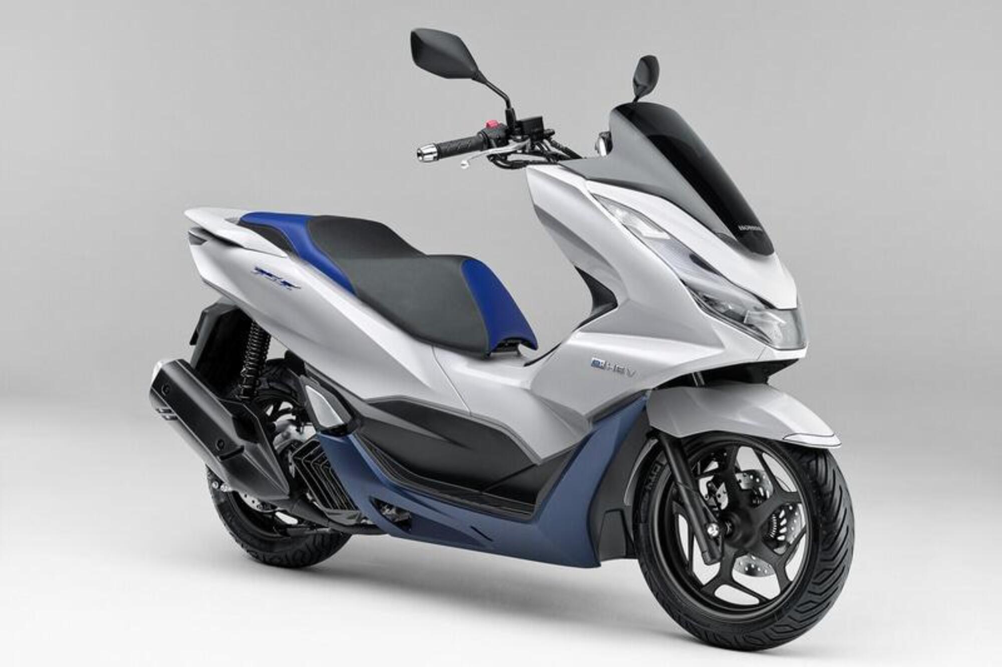 Nuovo Honda PCX e HEV 2021. Lo scooter ibrido News Moto.it