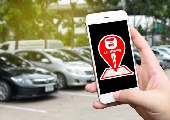 Roma azzera i canoni per operatori di car sharing Roma azzera i canoni per operatori di car sharing