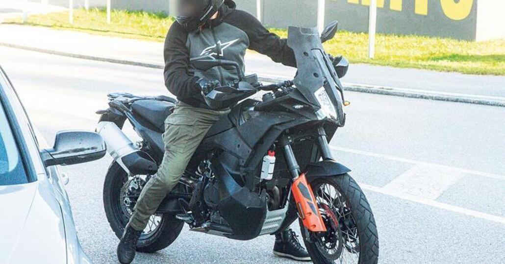 KTM 890 Adventure 2022 (?): cambia l'estetica