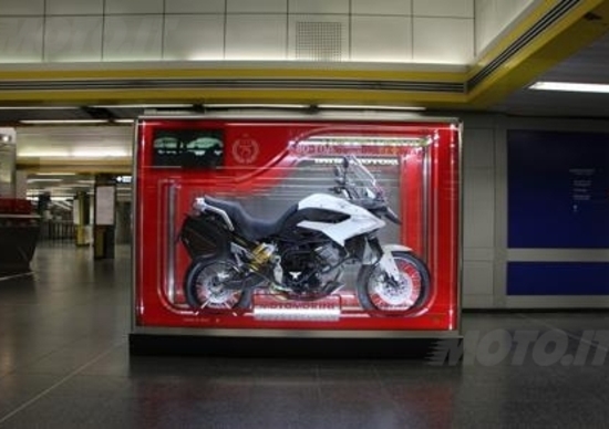 Moto Morini espone il giocattolo Granpasso all'aeroporto di Linate Moto Morini espone il giocattolo Granpasso all'aeroporto di Linate