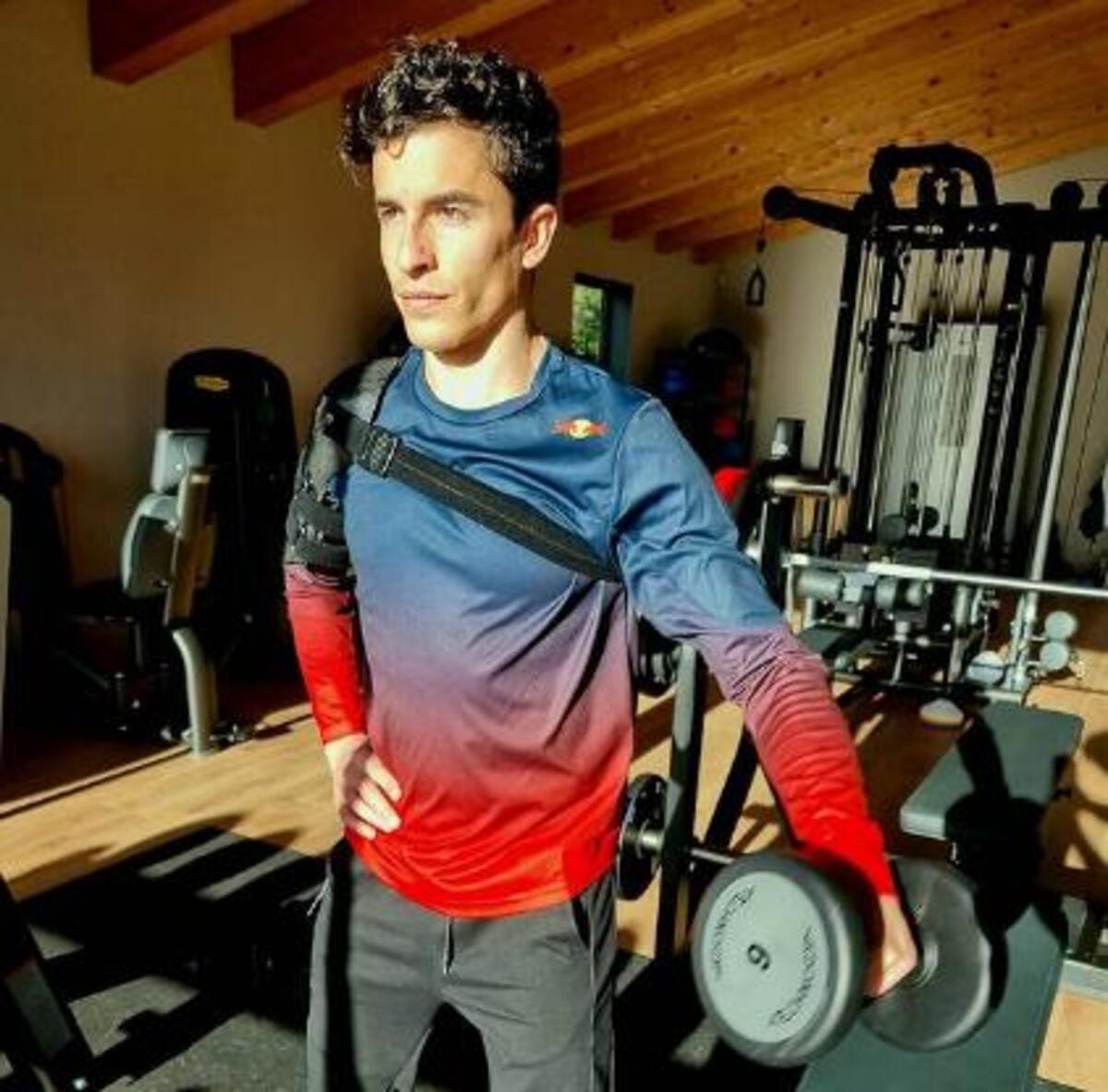 MotoGP.  Marc Marquez still in the gym: after the exercise bike, I work for the left arm – MotoGP