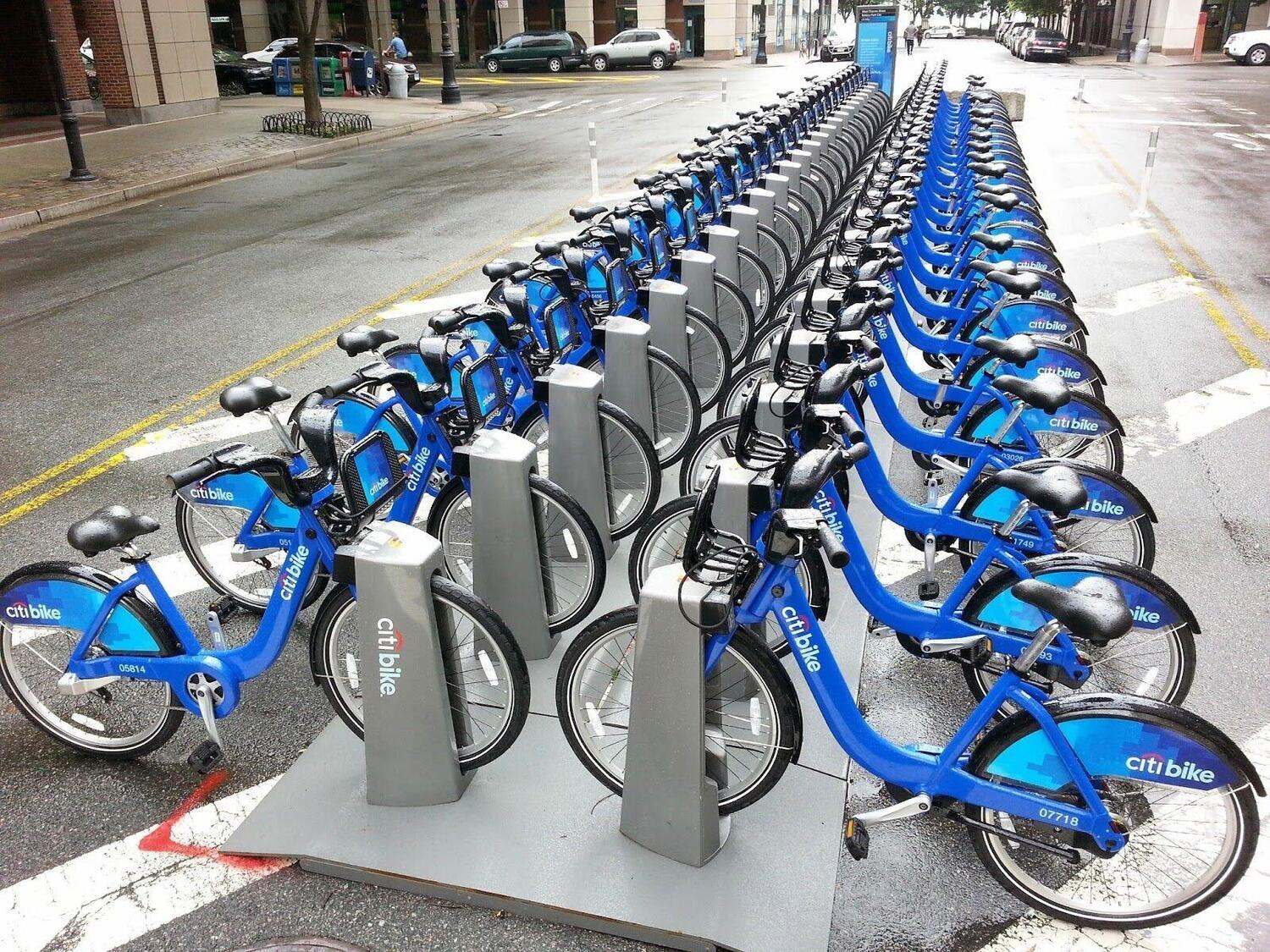New York copia Milano? Più bici e meno auto anche nella Grande mela
