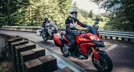 San Valentino in moto? Le idee regalo per lui e per lei San Valentino in moto? Le idee regalo per lui e per lei