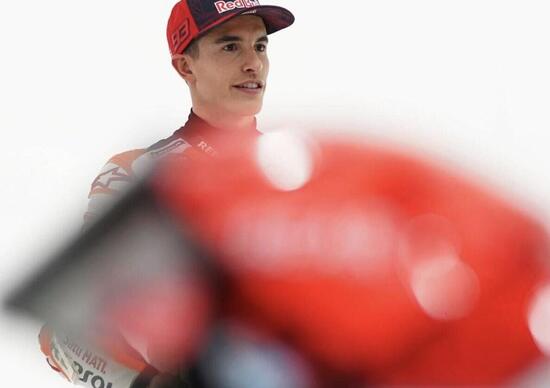 MotoGP. Marc Marquez ha già rimesso la tuta da gara. Foto per la stampa o chiaro messaggio ai rivali? MotoGP. Marc Marquez ha già rimesso la tuta da gara. Foto per la stampa o chiaro messaggio ai rivali?