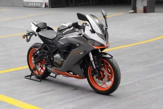 QJ Motor presenta una 350 bicilindrica sportiva QJ Motor presenta una 350 bicilindrica sportiva