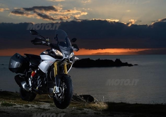 Marco Zuliani e Andrea Ricci (Aprilia): le novità della nuova Caponord Marco Zuliani e Andrea Ricci (Aprilia): le novità della nuova Caponord