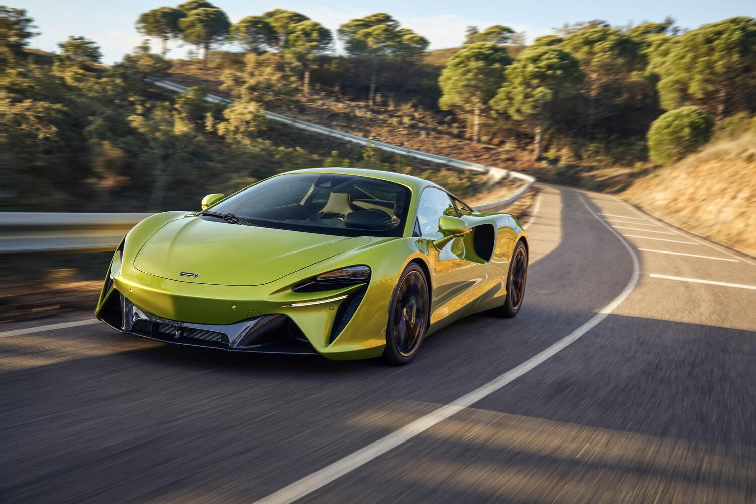 McLaren Artura, l'ibrida alla spina di Woking