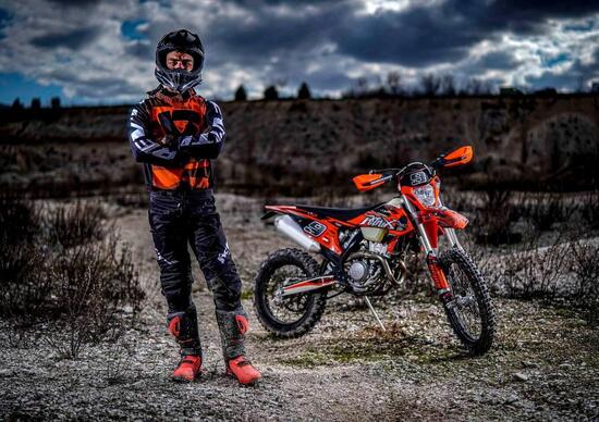 Danilo Petrucci e le sue nuove KTM cross: è subito “ammartaggio” Danilo Petrucci e le sue nuove KTM cross: è subito “ammartaggio”