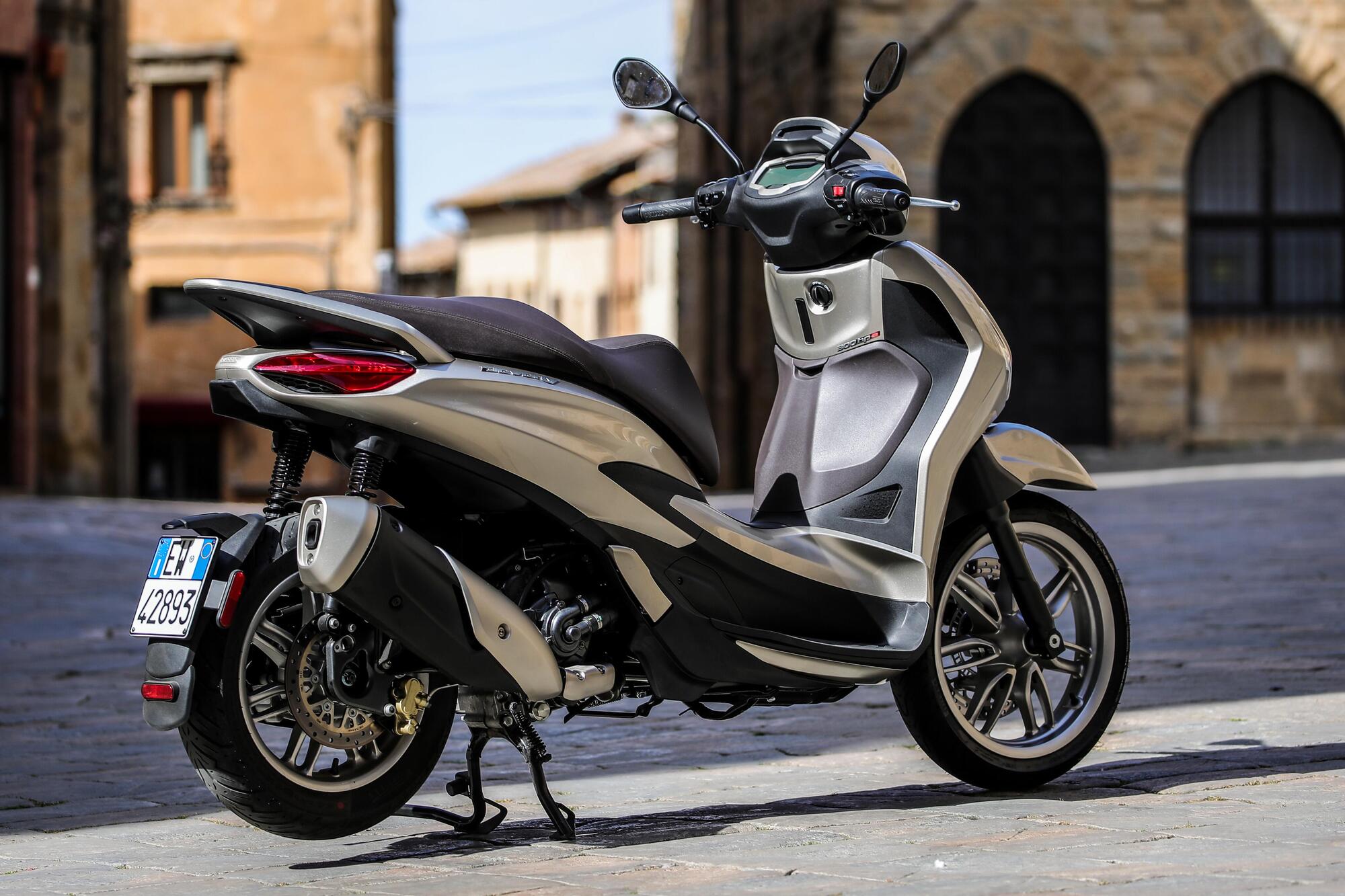 Prova Piaggio Beverly 300 hpe e 400 hpe TEST Prove Moto.it
