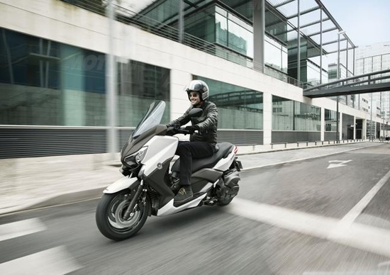 Yamaha X-Max 400, da maggio a 5.990 € Yamaha X-Max 400, da maggio a 5.990 €