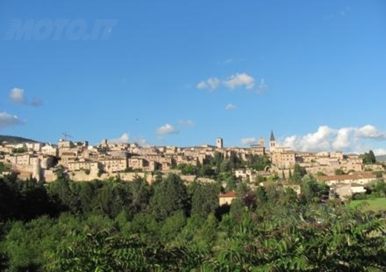 Le foto e il racconto del motorally di Spello Le foto e il racconto del motorally di Spello