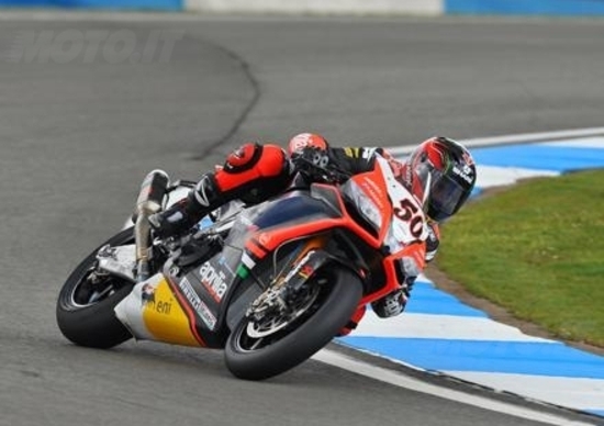 Sykes segna il miglior tempo nelle qualifiche SBK di Donington Sykes segna il miglior tempo nelle qualifiche SBK di Donington