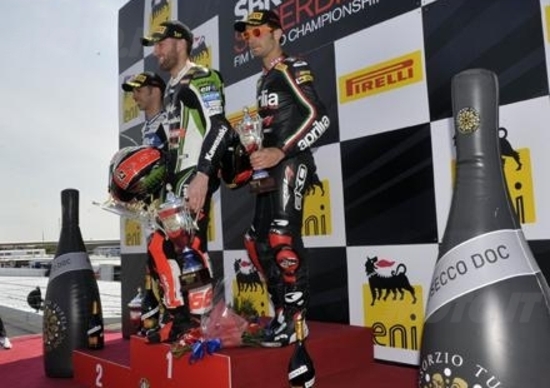 Superbike. Sykes vince Gara1 a Donington Superbike. Sykes vince Gara1 a Donington