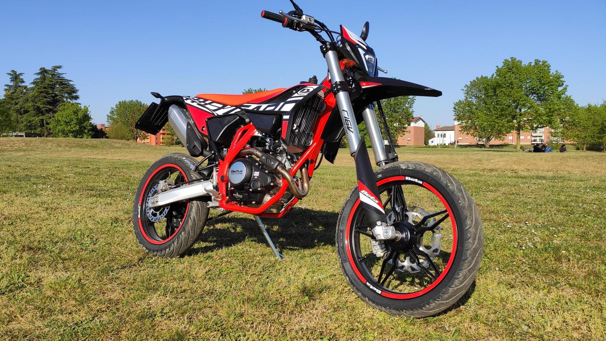 Prova Beta 125 RR 4t Enduro e Motard TEST 2021: motore a fasatura ...