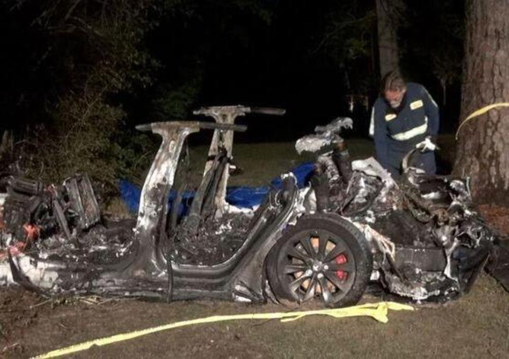 Tesla, incidente mortale in Texas: si sospetta fosse in funzione  l'Autopilot - Automoto.it