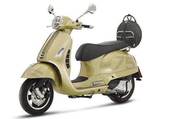 Una GTS 300 celebra i 19 milioni di Vespa. Una storia lunga 75 anni Una GTS 300 celebra i 19 milioni di Vespa. Una storia lunga 75 anni