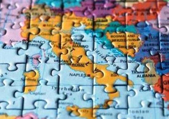 Colori e regioni. Da lunedì Puglia in giallo e Sardegna in arancione? Colori e regioni. Da lunedì Puglia in giallo e Sardegna in arancione?