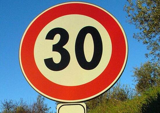 Il “vizietto” al volante: 7 su 10 non rispettano il Codice! Il “vizietto” al volante: 7 su 10 non rispettano il Codice!