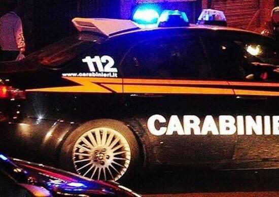Firenze: danneggia tre auto e aggredisce i Carabinieri Firenze: danneggia tre auto e aggredisce i Carabinieri