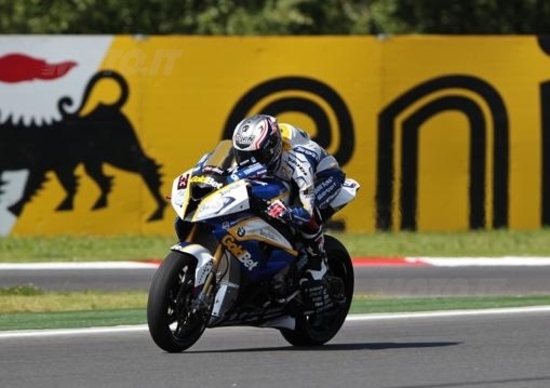 SBK. Melandri e Giugliano sono i più veloci delle libere a Mosca SBK. Melandri e Giugliano sono i più veloci delle libere a Mosca