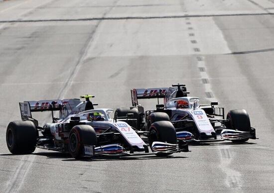 F1, tra Mick Schumacher e Nikita Mazepin volano stracci. Ma la Haas minimizza F1, tra Mick Schumacher e Nikita Mazepin volano stracci. Ma la Haas minimizza