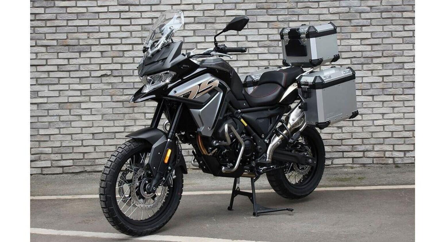 Voge 650 DSX. Nuova enduro stradale (e motore ex BMW)