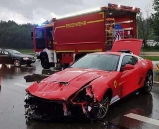 Ferrari 599 GTB 60F1 Alonso Edition, Ecco la foto dell’incidente a Monaco Ferrari 599 GTB 60F1 Alonso Edition, Ecco la foto dell’incidente a Monaco
