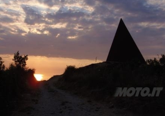 Viaggi in moto: Piramidi in Sicilia Viaggi in moto: Piramidi in Sicilia
